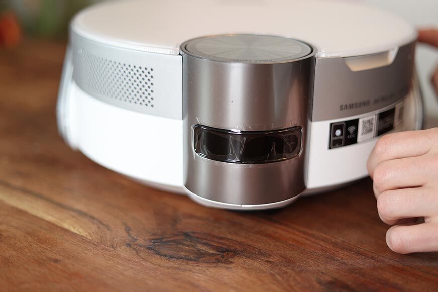 Der Samsung Jet Bot AI Plus ist von hinten zu sehen.